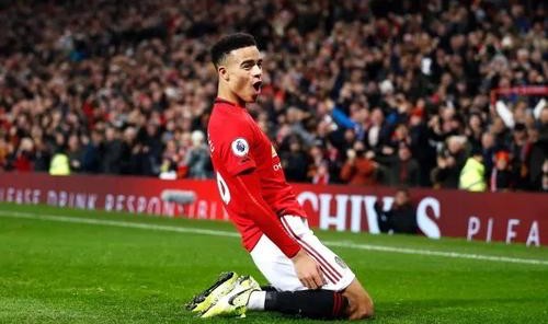  曼联逆转埃弗顿，拉什福德双响救主  