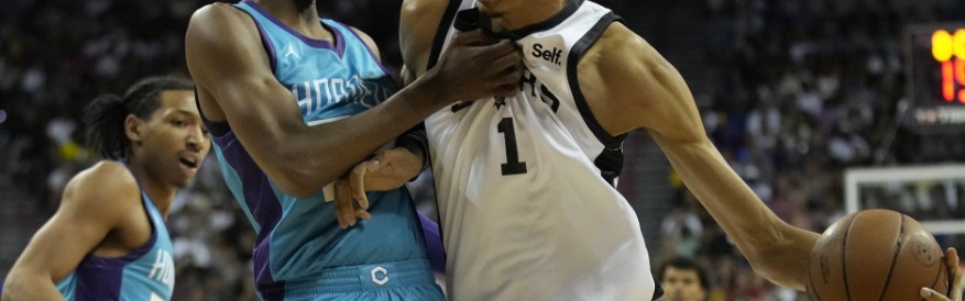  文班亚马当选年度最佳新秀并入选一阵  