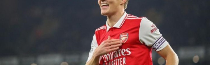  哈兰德双响曼城五球横扫布莱顿  