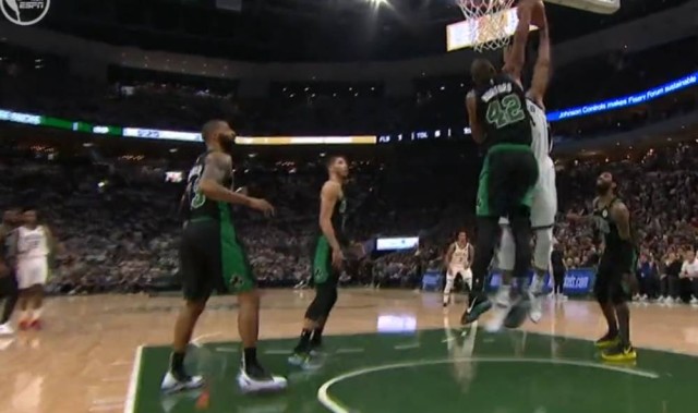  字母哥暴扣统治禁区雄鹿主场击退凯尔特人  