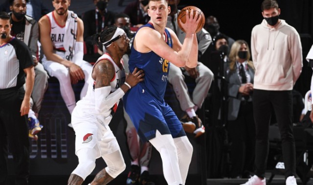  约基奇全能发挥掘金轻取独行侠豪夺五连胜