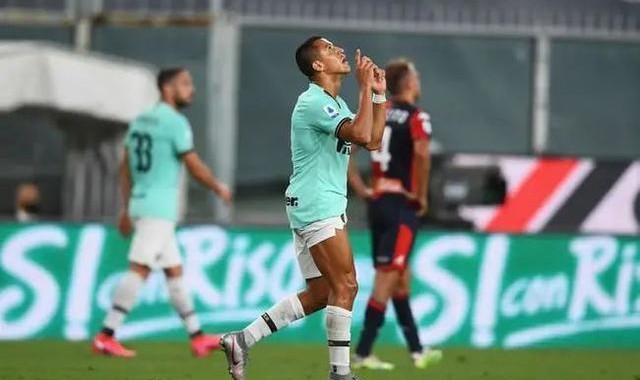  国米传奇马特拉齐现身教练席，临时指导防守  