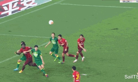  意甲裁判争议判罚引众怒  