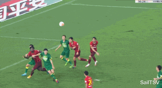  意甲裁判争议判罚引众怒  