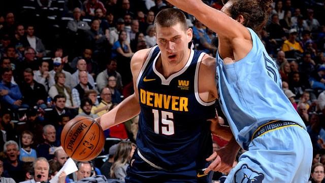  约基奇27+15+14再擒开拓者  