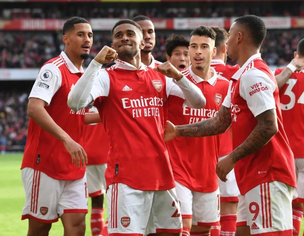  阿森纳主场完胜，争冠格局再生新变数