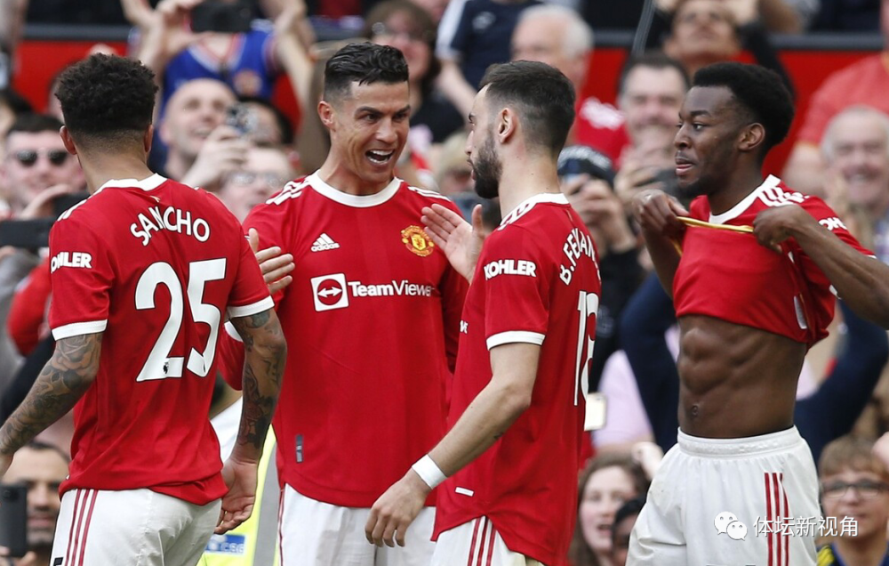  卡尔斯鲁厄老将宝刀未老，帽子戏法书写传奇